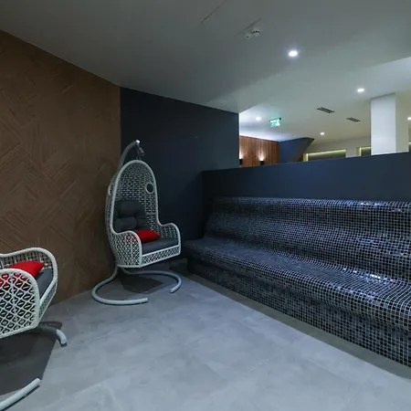Apartment Stylish 1br Balcony Walk To Lift & *