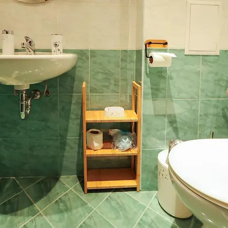 Appartement 1br For 4 W Balcony View Near Lift *