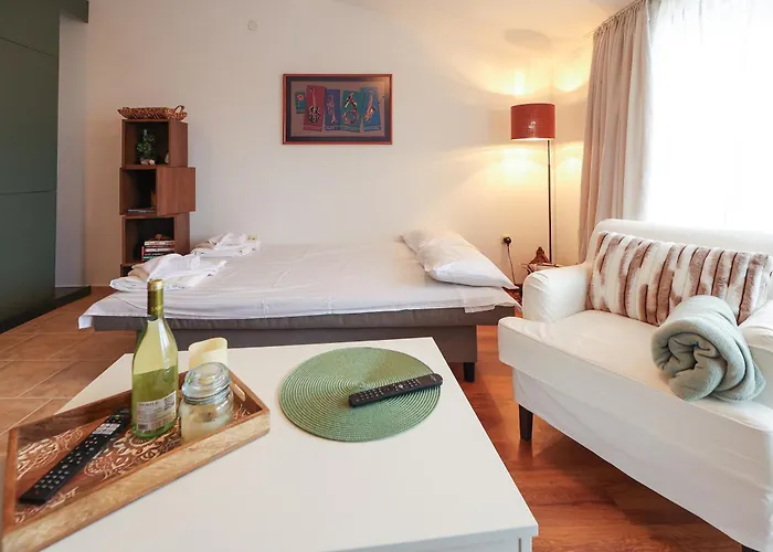 Bansko Nest 1BR Mountain View near Ski Lift Apartment *